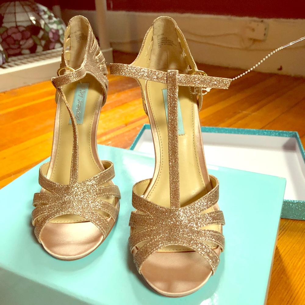 Wonderful rose gold Betsey Johnson heels